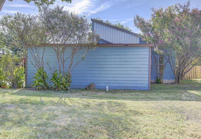 1807 Briar Hill DR B, Austin, TX 78741