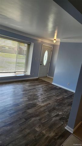 25543 Loretta Avenue, Warren, MI 48091