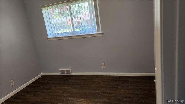 25543 Loretta Avenue, Warren, MI 48091