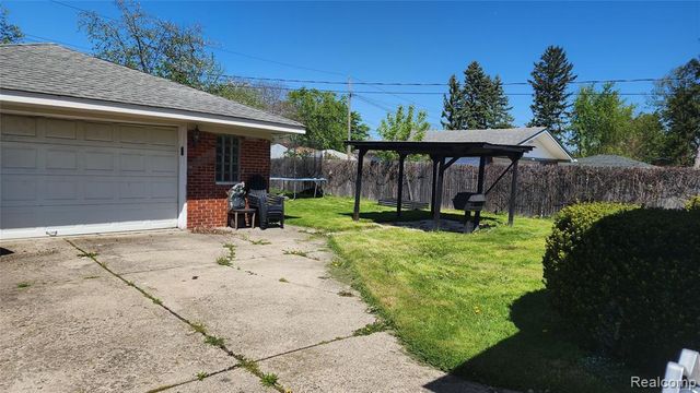 25543 Loretta Avenue, Warren, MI 48091