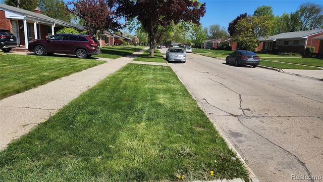 25543 Loretta Avenue, Warren, MI 48091