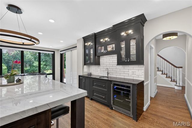 98 Lake Forest Drive, Richmond Heights, MO 63117