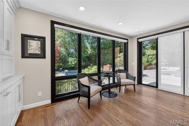 98 Lake Forest Drive, Richmond Heights, MO 63117