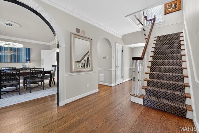 98 Lake Forest Drive, Richmond Heights, MO 63117