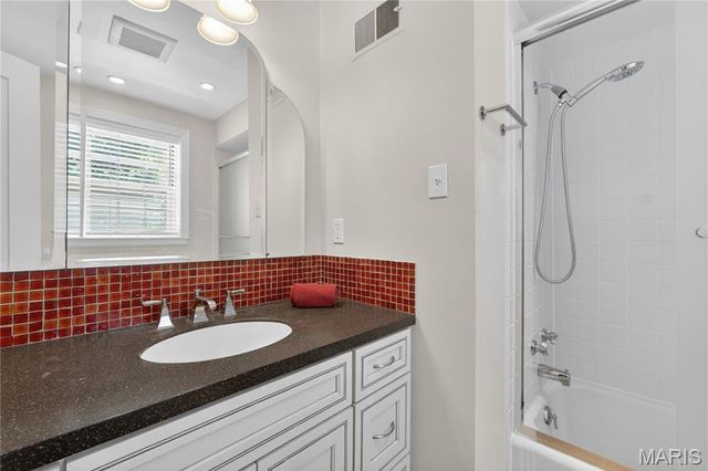 98 Lake Forest Drive, Richmond Heights, MO 63117