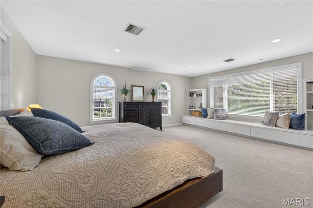 98 Lake Forest Drive, Richmond Heights, MO 63117