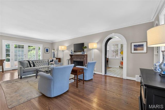 98 Lake Forest Drive, Richmond Heights, MO 63117