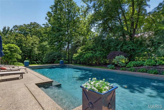 98 Lake Forest Drive, Richmond Heights, MO 63117