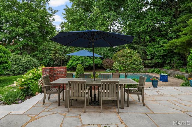 98 Lake Forest Drive, Richmond Heights, MO 63117