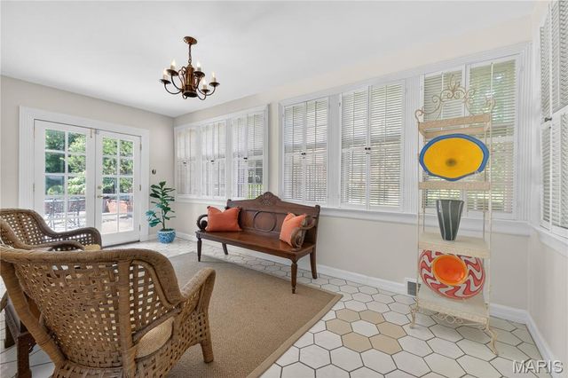 98 Lake Forest Drive, Richmond Heights, MO 63117