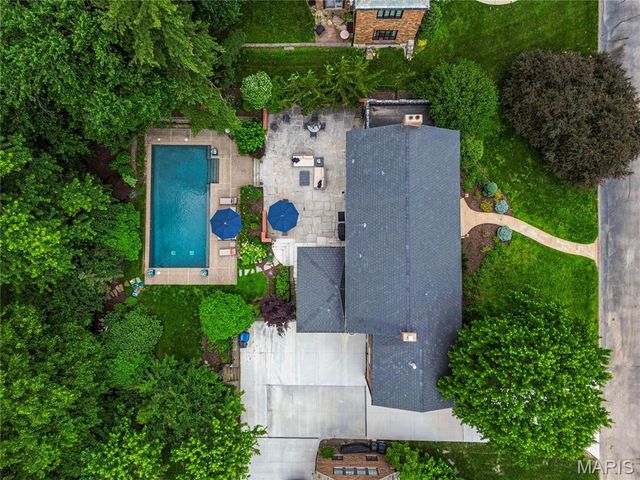 98 Lake Forest Drive, Richmond Heights, MO 63117