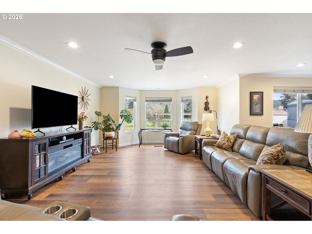 2164 Se DOUGLAS Ave, Roseburg, OR 97470