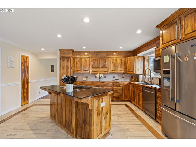 2164 Se DOUGLAS Ave, Roseburg, OR 97470