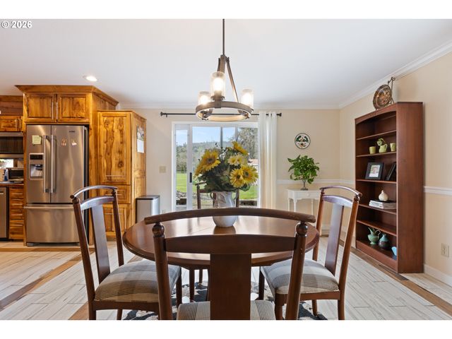 2164 Se DOUGLAS Ave, Roseburg, OR 97470