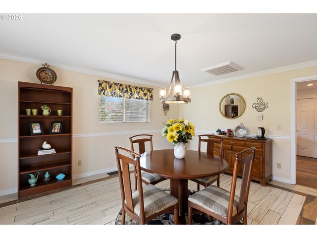 2164 Se DOUGLAS Ave, Roseburg, OR 97470