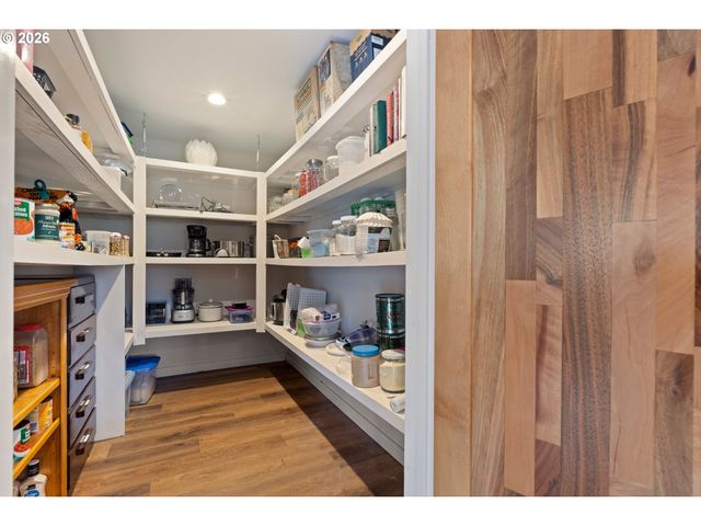 2164 Se DOUGLAS Ave, Roseburg, OR 97470