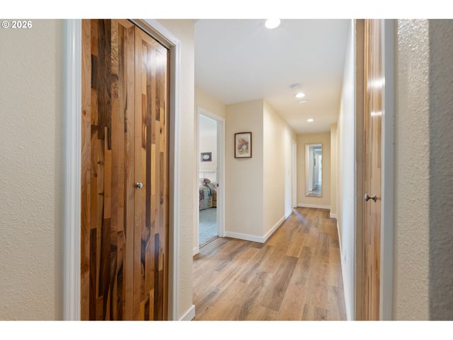 2164 Se DOUGLAS Ave, Roseburg, OR 97470