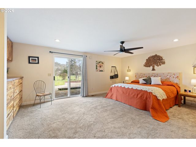 2164 Se DOUGLAS Ave, Roseburg, OR 97470