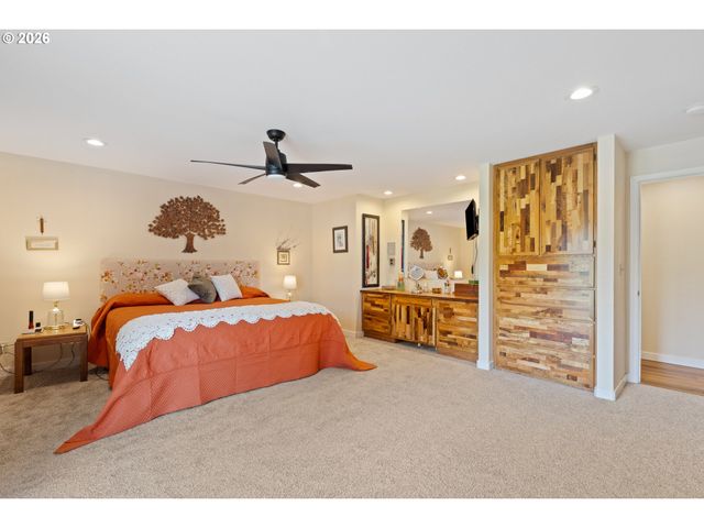 2164 Se DOUGLAS Ave, Roseburg, OR 97470