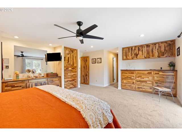 2164 Se DOUGLAS Ave, Roseburg, OR 97470