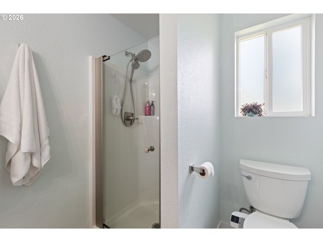 2164 Se DOUGLAS Ave, Roseburg, OR 97470