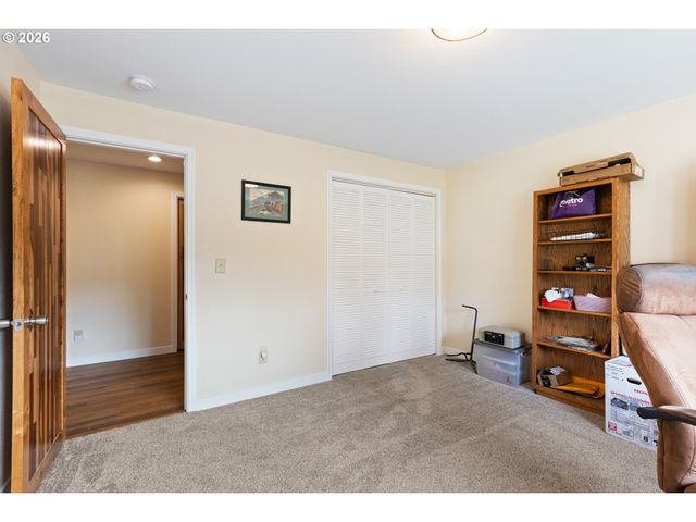 2164 Se DOUGLAS Ave, Roseburg, OR 97470