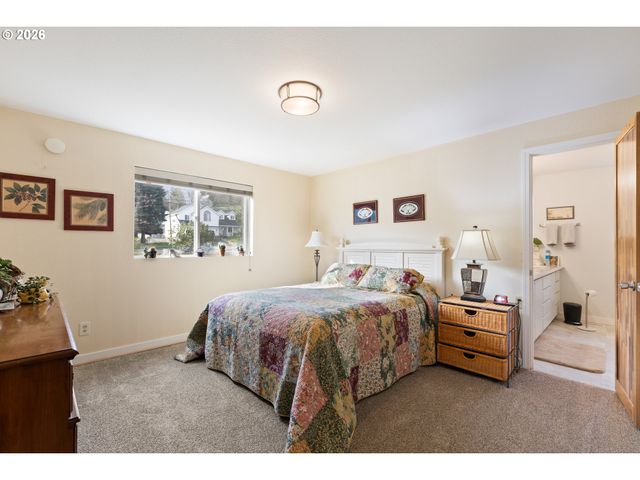 2164 Se DOUGLAS Ave, Roseburg, OR 97470