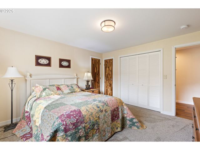 2164 Se DOUGLAS Ave, Roseburg, OR 97470