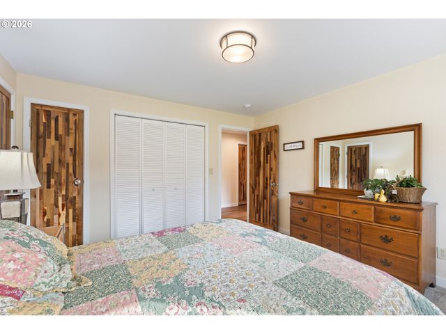 2164 Se DOUGLAS Ave, Roseburg, OR 97470