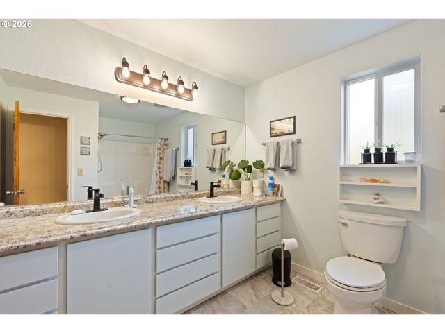 2164 Se DOUGLAS Ave, Roseburg, OR 97470