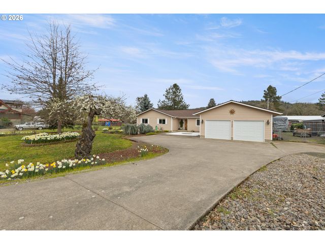 2164 Se DOUGLAS Ave, Roseburg, OR 97470