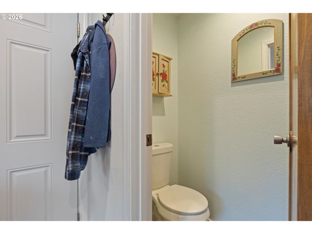 2164 Se DOUGLAS Ave, Roseburg, OR 97470