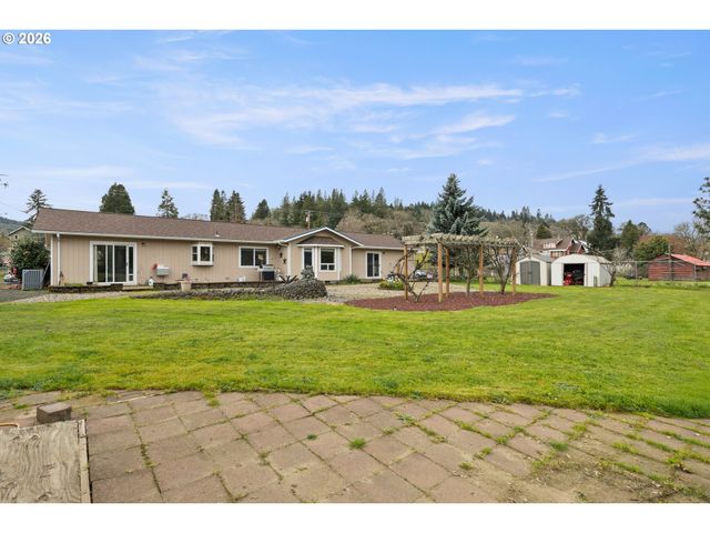 2164 Se DOUGLAS Ave, Roseburg, OR 97470