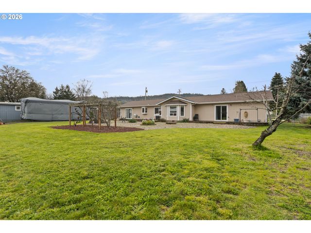 2164 Se DOUGLAS Ave, Roseburg, OR 97470