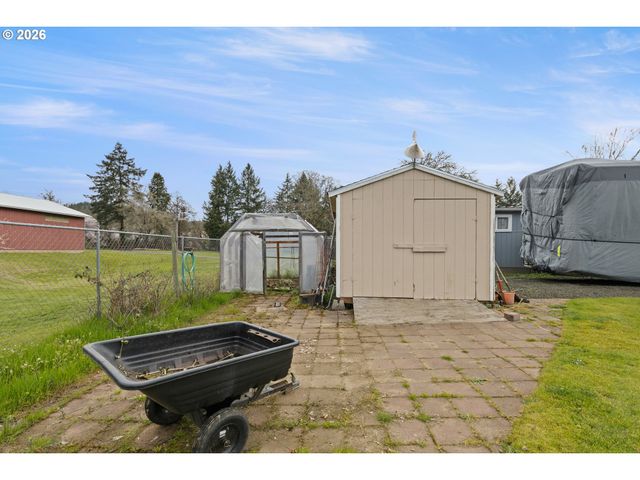 2164 Se DOUGLAS Ave, Roseburg, OR 97470
