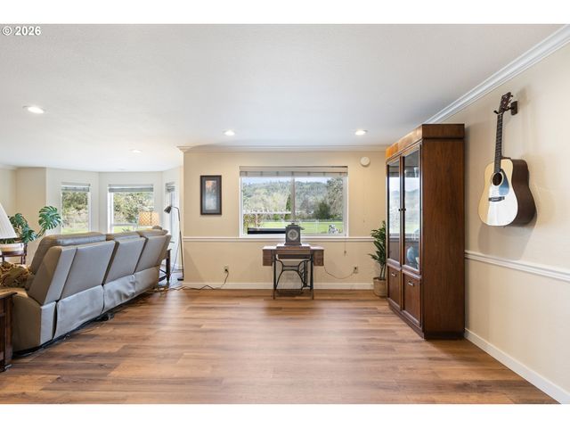 2164 Se DOUGLAS Ave, Roseburg, OR 97470