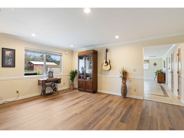 2164 Se DOUGLAS Ave, Roseburg, OR 97470