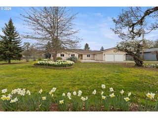 2164 Se DOUGLAS Ave, Roseburg, OR 97470