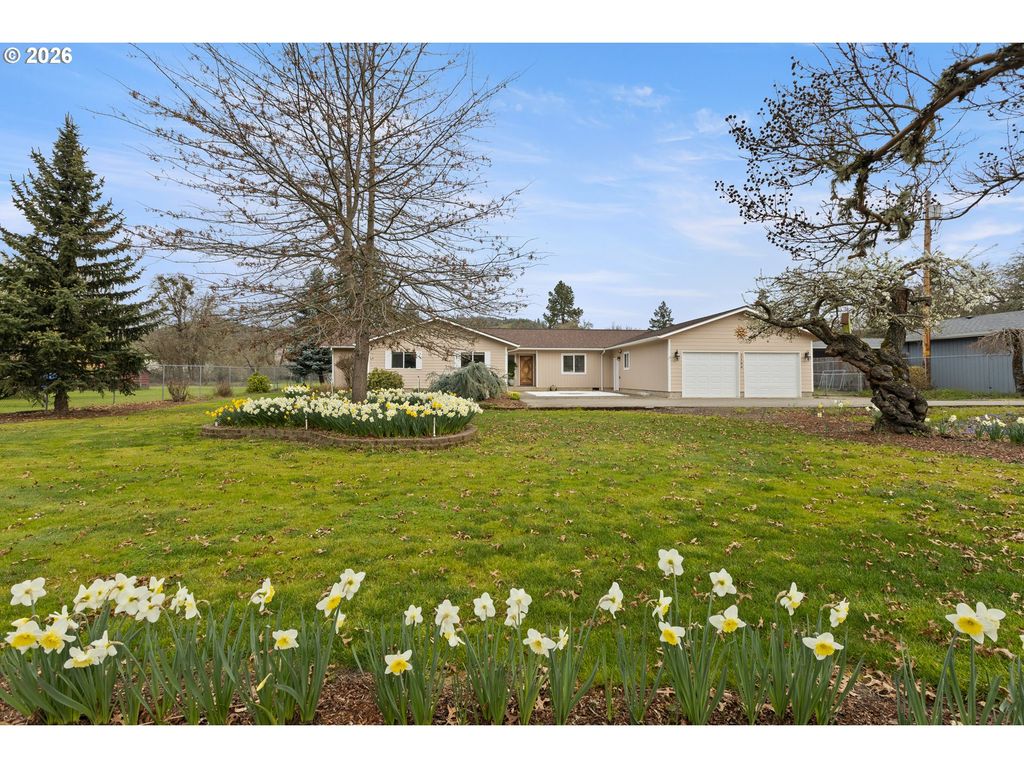 2164 Se DOUGLAS Ave, Roseburg, OR 97470