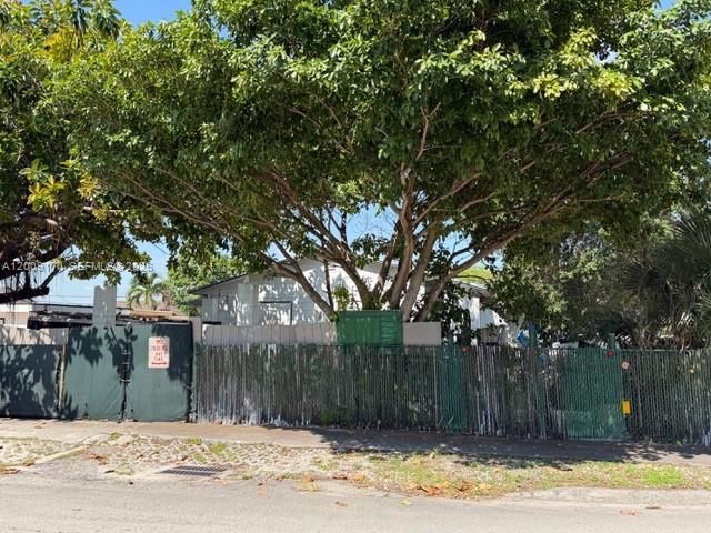 890 E 52nd Street, Hialeah, FL 33013