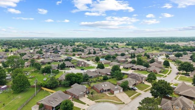 15209 E 90th Place North, Owasso, OK 74055