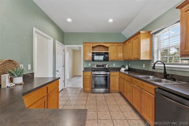15209 E 90th Place North, Owasso, OK 74055