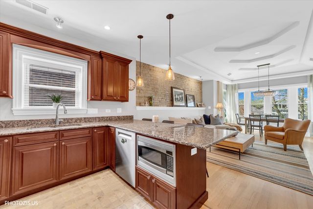 3933 N Marshfield Avenue 3S, Chicago, IL 60613