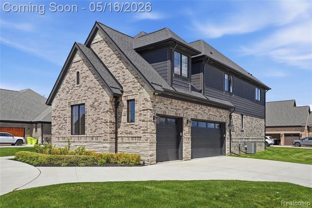 11963 Forest Brook Drive, Washington, MI 48094