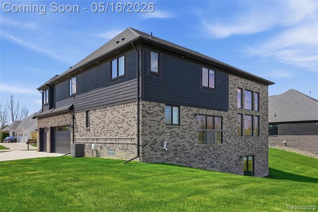 11963 Forest Brook Drive, Washington, MI 48094