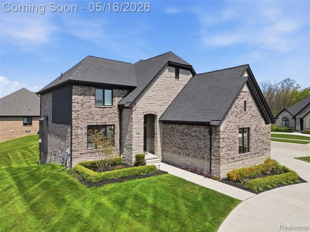 11963 Forest Brook Drive, Washington, MI 48094