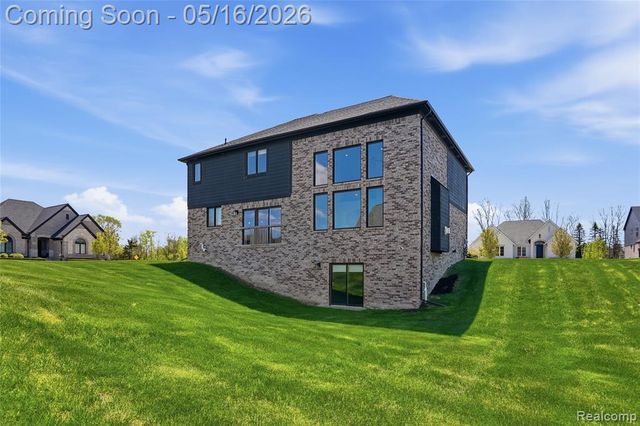 11963 Forest Brook Drive, Washington, MI 48094