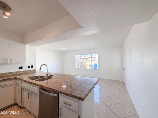 2611 W ELLIS Drive, Tempe, AZ 85282