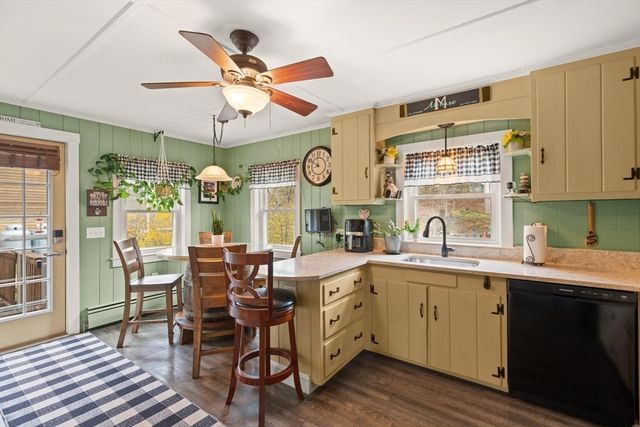 104 W Pond Rd, Plymouth, MA 02360