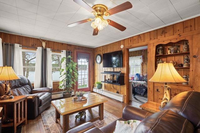 104 W Pond Rd, Plymouth, MA 02360